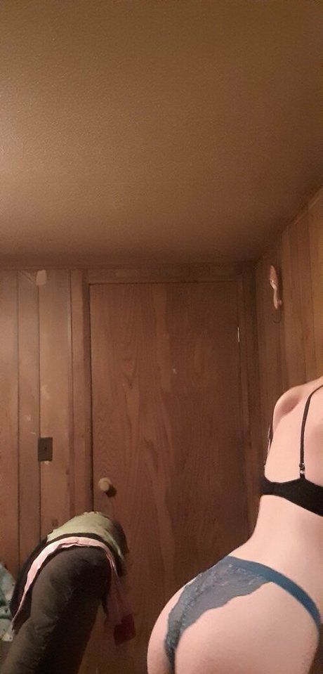 Foto desnuda filtrada de OnlyFans de Mommymaddii