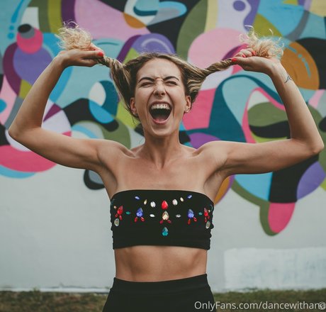 Foto desnuda filtrada de OnlyFans de Dancewithana