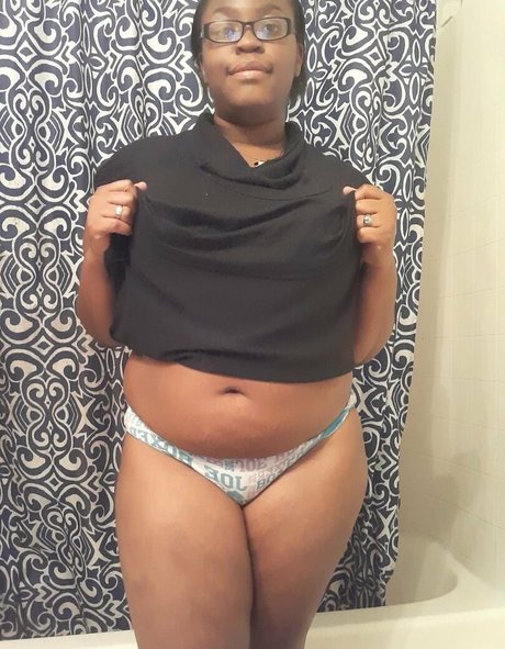 Foto desnuda filtrada de OnlyFans de Babyusagifree