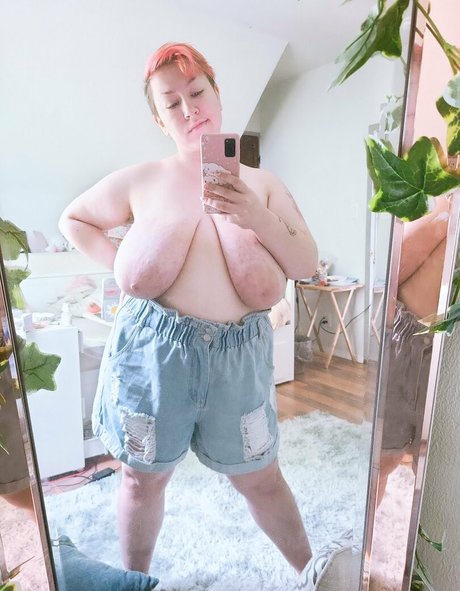 Foto desnuda filtrada de OnlyFans de Peachyneko
