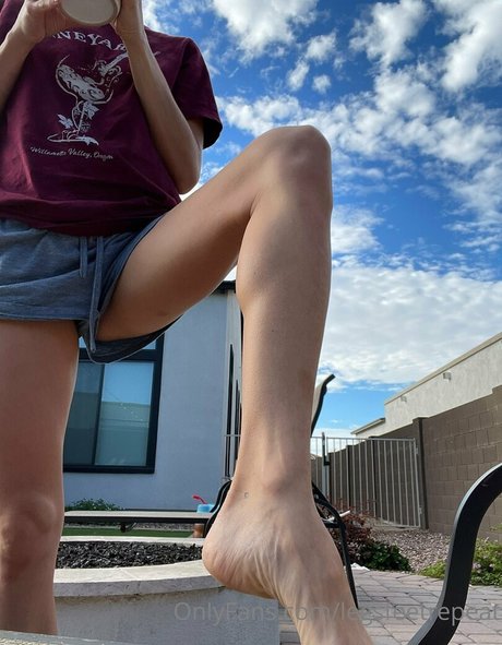 Legsfeetrepeat