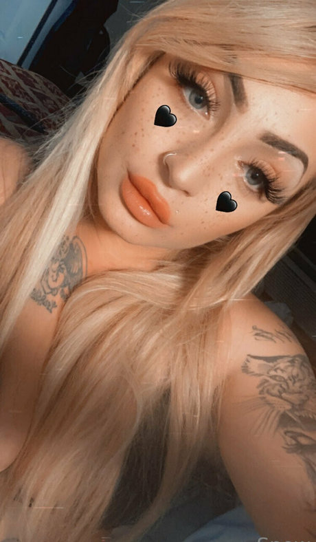 Foto desnuda filtrada de OnlyFans de Snowbunnygang420