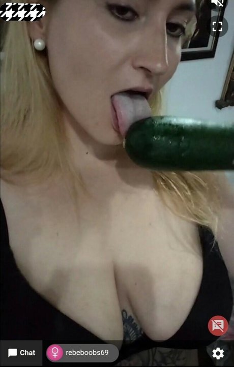 Foto desnuda filtrada de OnlyFans de Rebeboobs69
