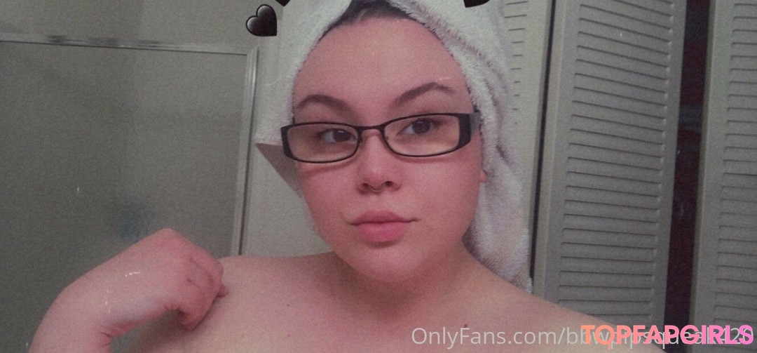 Foto desnuda filtrada de OnlyFans de Brattybritt420 #15 Foto desnuda filtrada de OnlyFans de Brattybritt420 #15