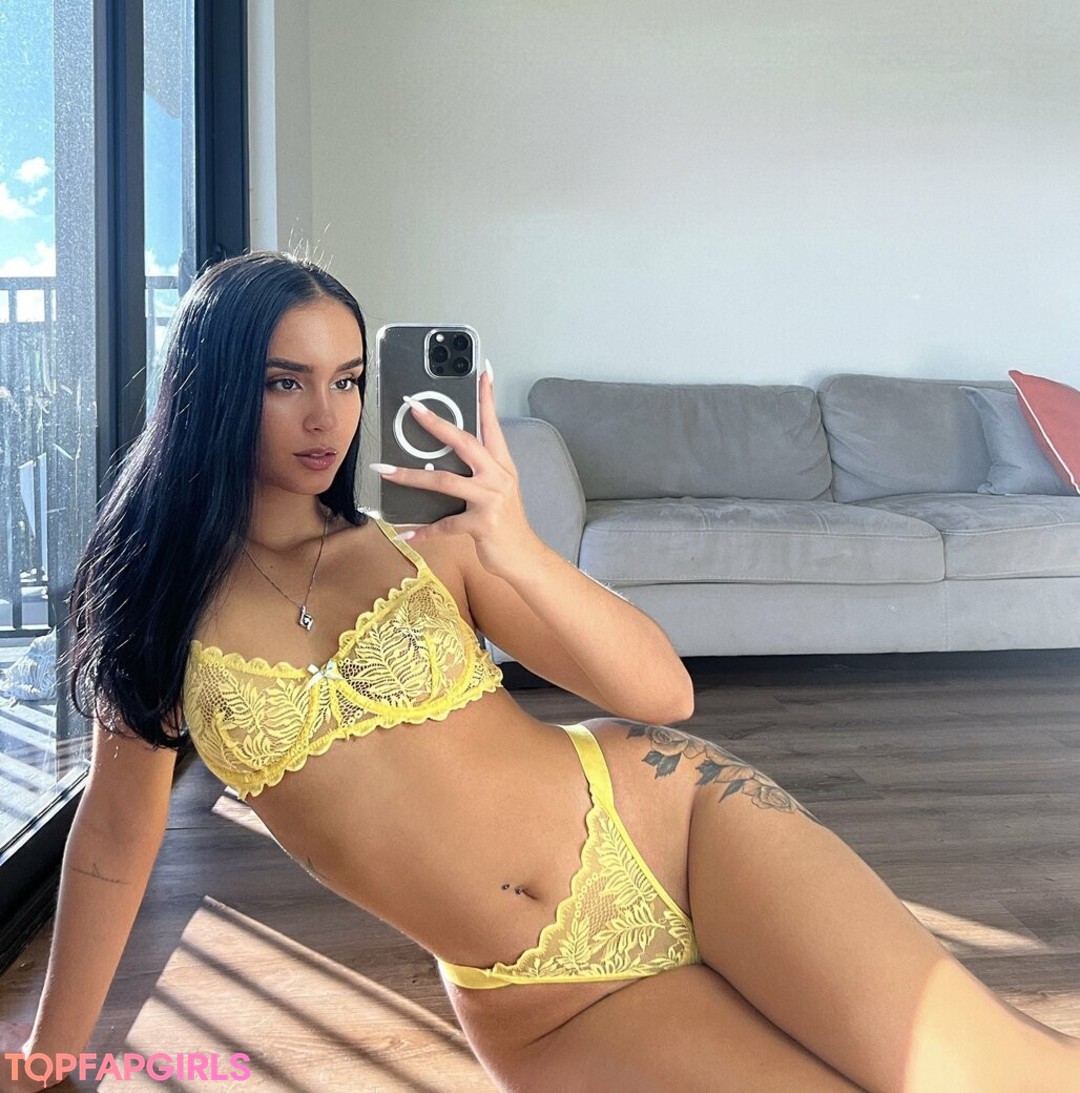 Foto desnuda filtrada de OnlyFans de Yourfavcubana #5 Foto desnuda filtrada de OnlyFans de Yourfavcubana #5