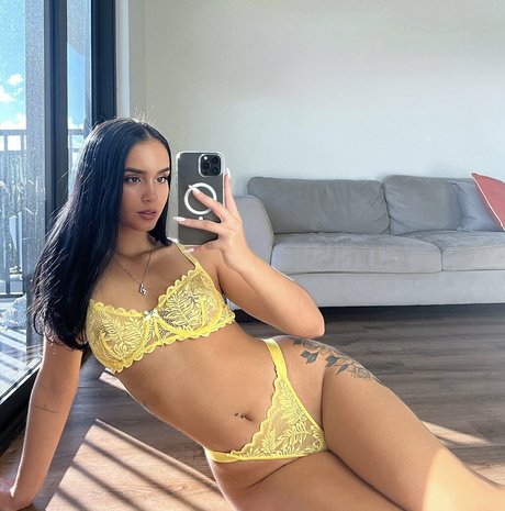 Foto desnuda filtrada de OnlyFans de Yourfavcubana