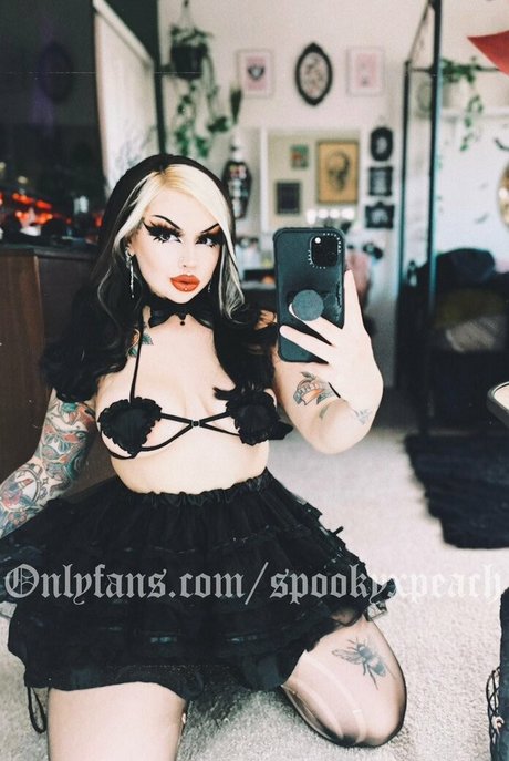 Foto desnuda filtrada de OnlyFans de Spookyxpeach