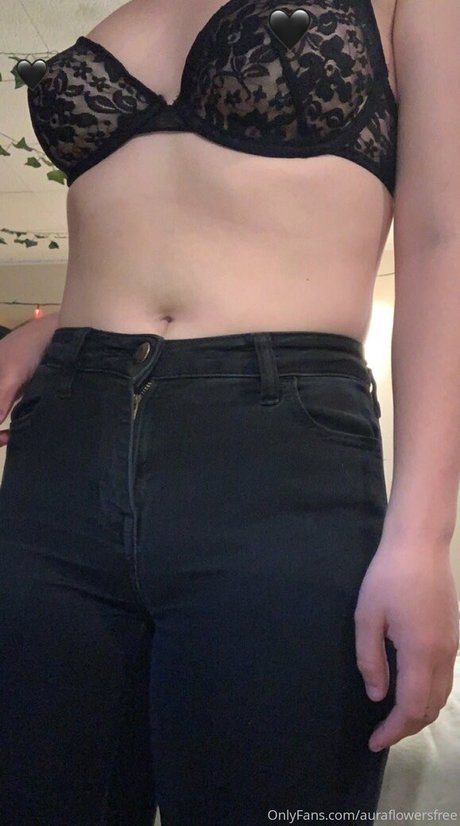 Foto desnuda filtrada de OnlyFans de Auraflowersfree