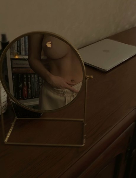 Foto desnuda filtrada de OnlyFans de Leratlerat