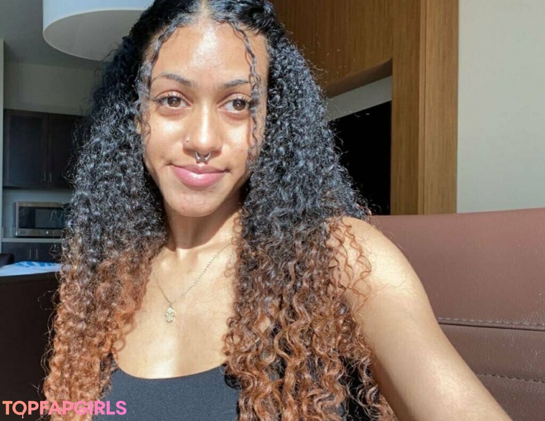 Foto desnuda filtrada de OnlyFans de Laylaybrat #26 Foto desnuda filtrada de OnlyFans de Laylaybrat #26