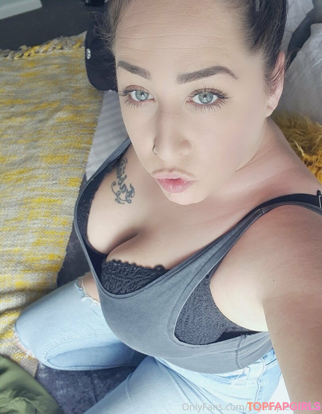 Foto desnuda filtrada de OnlyFans de Creammyholes #28 Foto desnuda filtrada de OnlyFans de Creammyholes #28