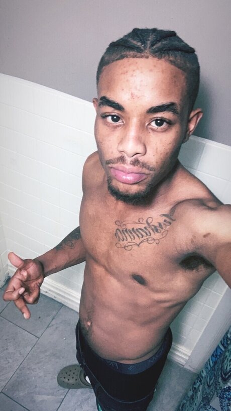 Foto desnuda filtrada de OnlyFans de 8xxxxburt
