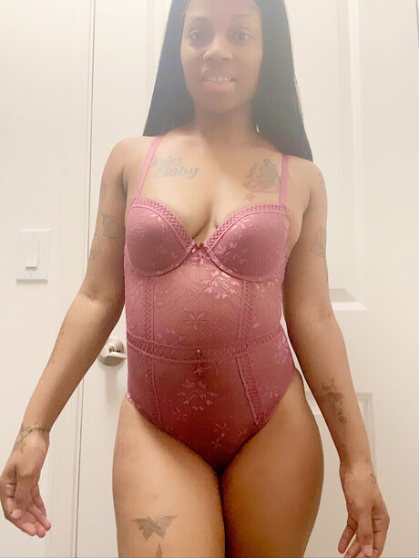 Foto desnuda filtrada de OnlyFans de Lets Play House