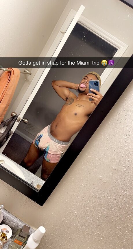 Foto desnuda filtrada de OnlyFans de Makinmoney95
