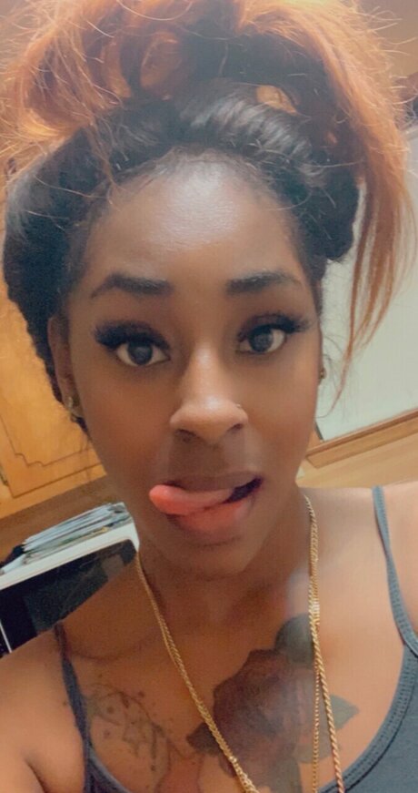 Foto desnuda filtrada de OnlyFans de Tee Tee