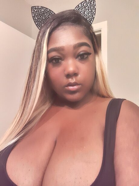 Foto desnuda filtrada de OnlyFans de Pretty Doll
