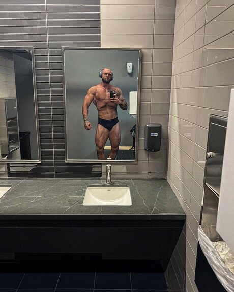 Foto desnuda filtrada de OnlyFans de Eddie