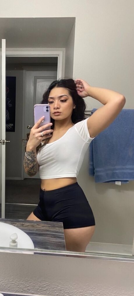 Foto desnuda filtrada de OnlyFans de Shyghuirl