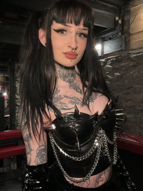 No Ptvstatted Goth Mommy