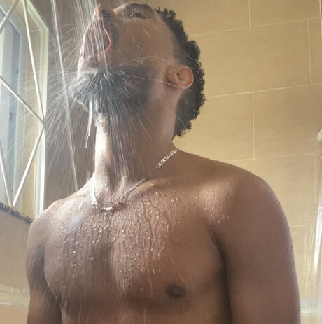 Foto desnuda filtrada de OnlyFans de Duke