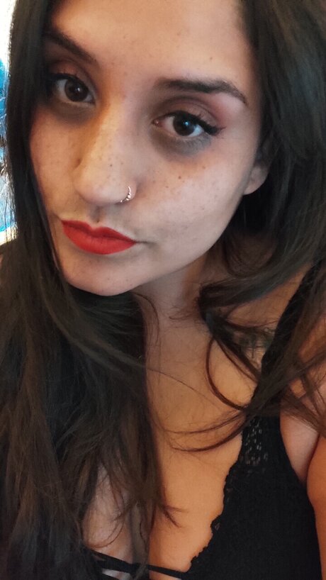 Foto desnuda filtrada de OnlyFans de Pielcanela28