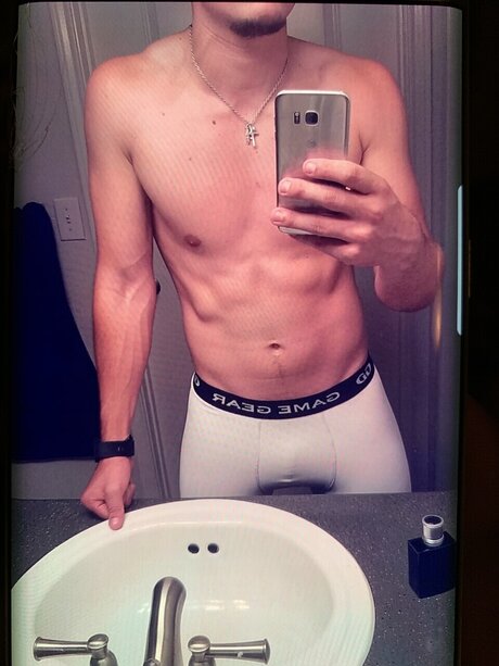 Foto desnuda filtrada de OnlyFans de Joseph Salinas