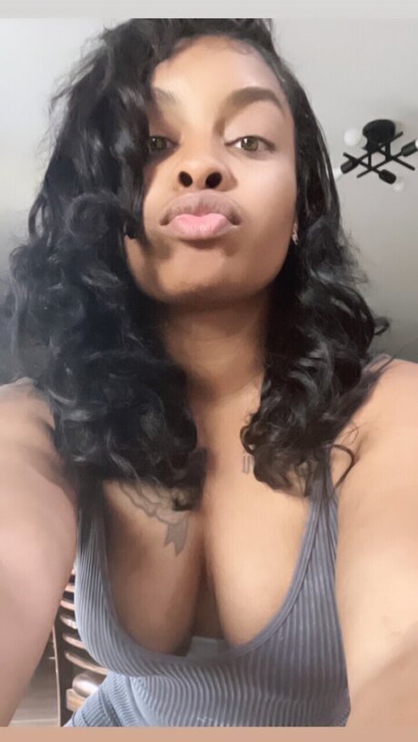 Foto desnuda filtrada de OnlyFans de Lola Skye