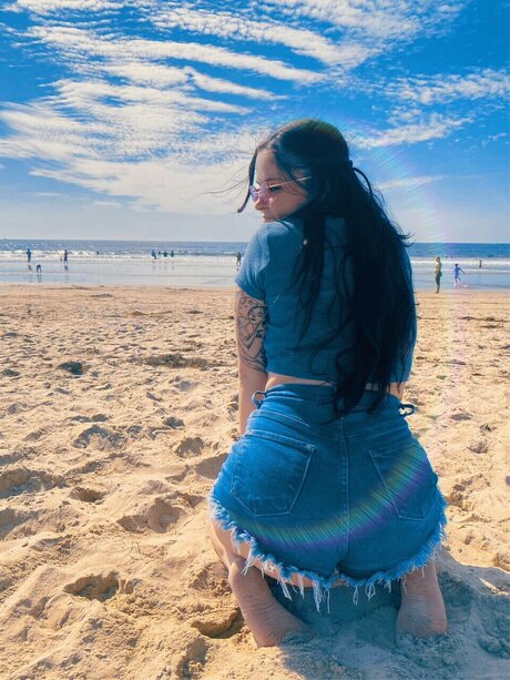 Foto desnuda filtrada de OnlyFans de Cave Girl