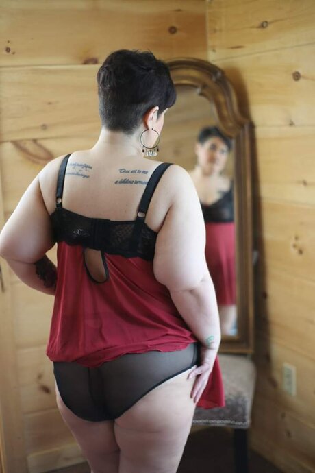 Foto desnuda filtrada de OnlyFans de Buxom Booty