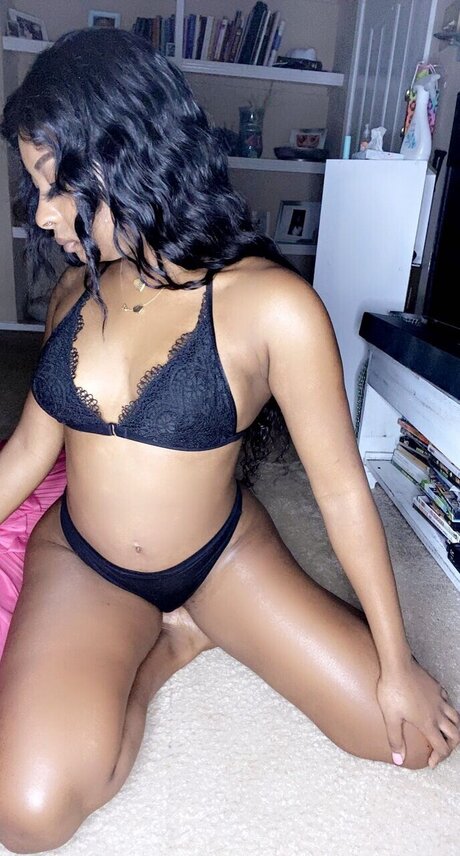 Foto desnuda filtrada de OnlyFans de Okaylilmesh