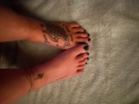 Foto desnuda filtrada de OnlyFans de Tiedtootsiefantasy