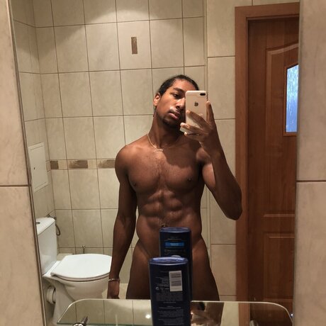 Foto desnuda filtrada de OnlyFans de Nick