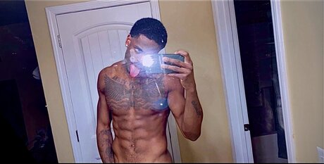 Foto desnuda filtrada de OnlyFans de Kardi 