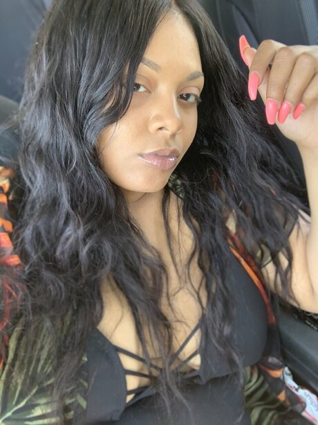 Foto desnuda filtrada de OnlyFans de Jasmine 