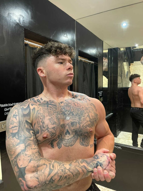 Foto desnuda filtrada de OnlyFans de Brad Tattooed