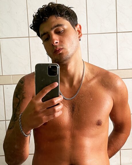 Foto desnuda filtrada de OnlyFans de Giovanni Salvatore