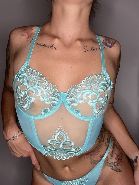 Foto desnuda filtrada de OnlyFans de Hailee Heart