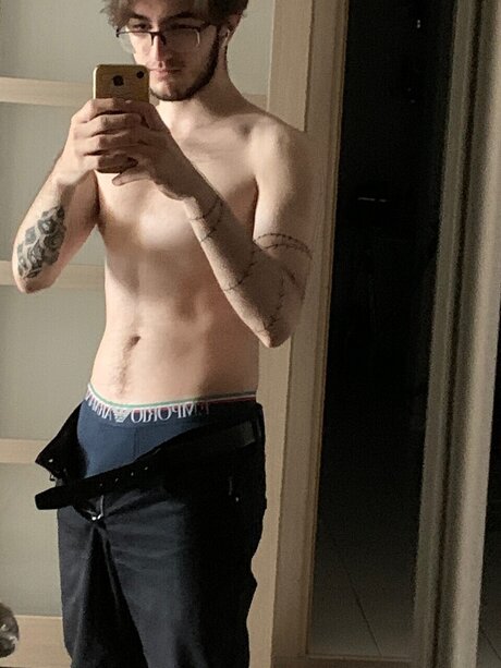 Foto desnuda filtrada de OnlyFans de Anton