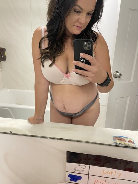 Foto desnuda filtrada de OnlyFans de Mari