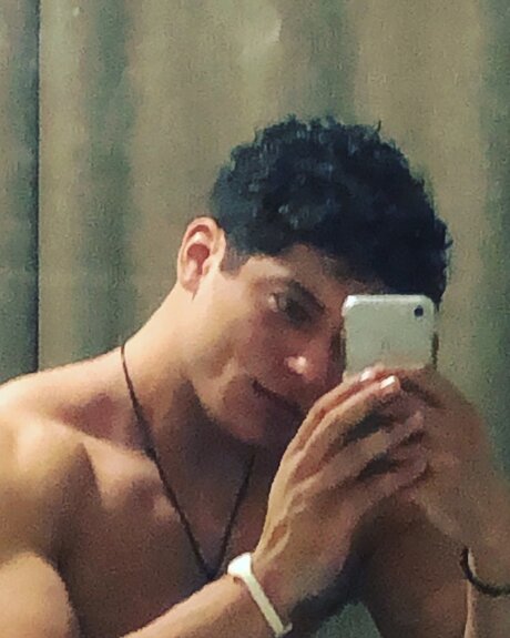 Foto desnuda filtrada de OnlyFans de Mateo  