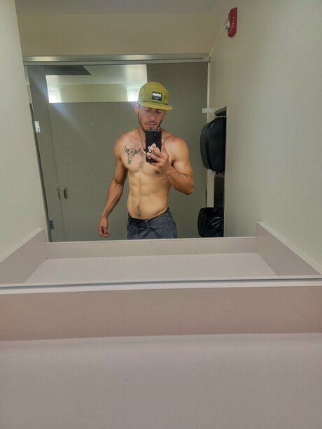 Foto desnuda filtrada de OnlyFans de Carlos E