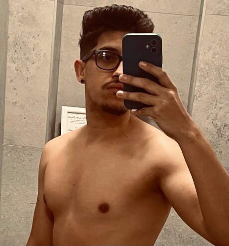 Foto desnuda filtrada de OnlyFans de Latinboy