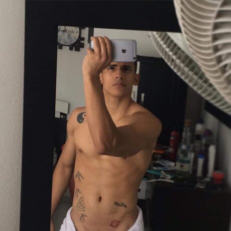 Foto desnuda filtrada de OnlyFans de Carlos Barraza