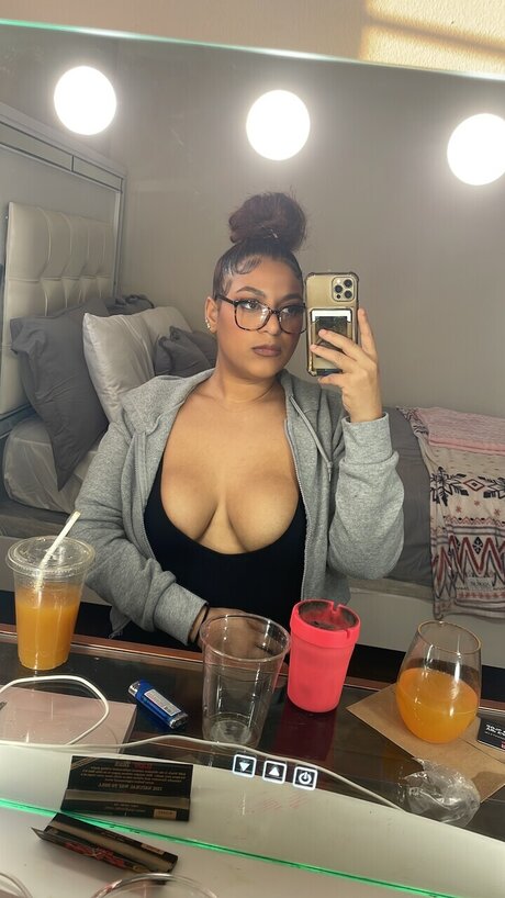 Foto desnuda filtrada de OnlyFans de Mistress Stacy