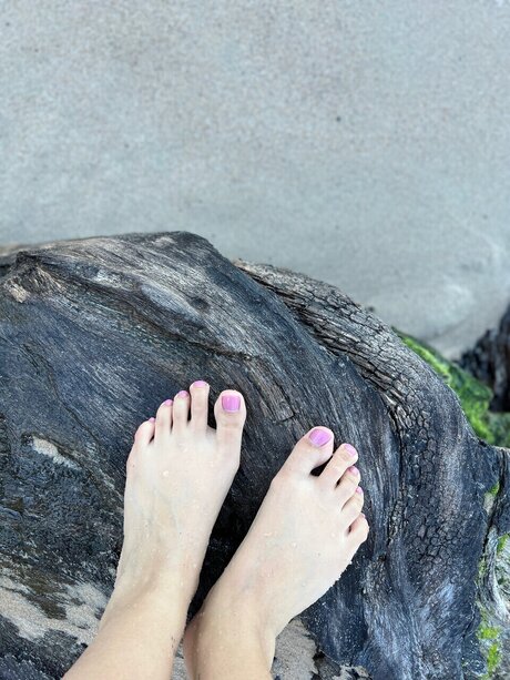 Foto desnuda filtrada de OnlyFans de Feet In The Beach