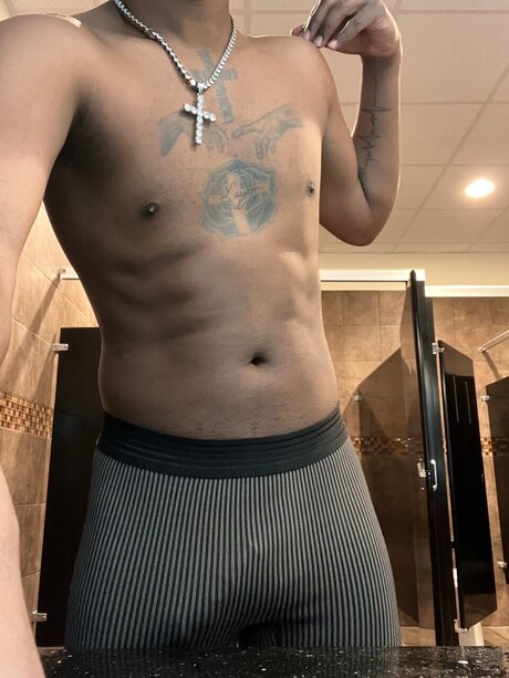 Foto desnuda filtrada de OnlyFans de Outsidegooner