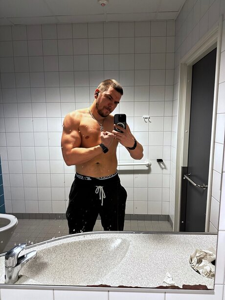 Foto desnuda filtrada de OnlyFans de Papu