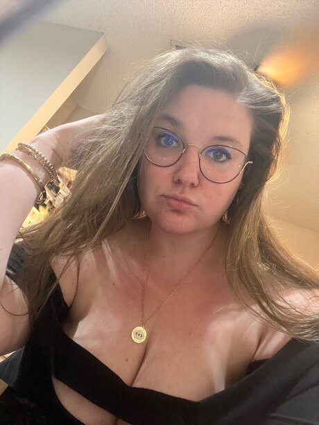 Foto desnuda filtrada de OnlyFans de Emily Enchanter