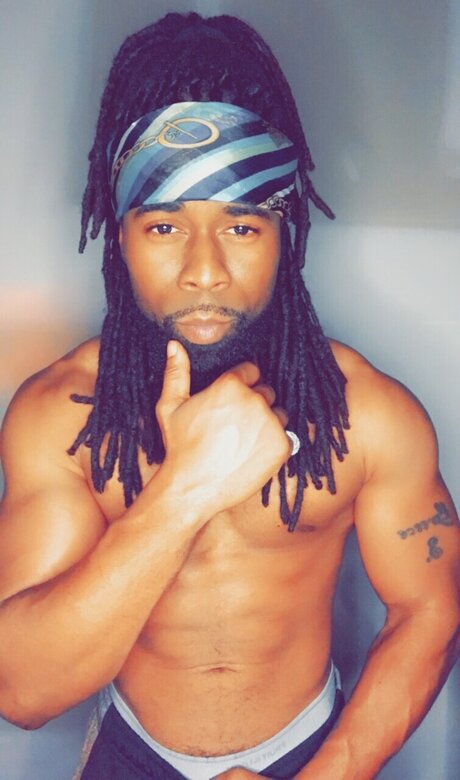 Foto desnuda filtrada de OnlyFans de Resilience