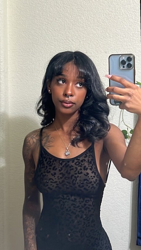Foto desnuda filtrada de OnlyFans de Shareezia 